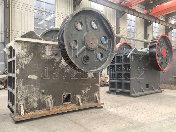 大型礦山機械設備顎破+重錘破照片