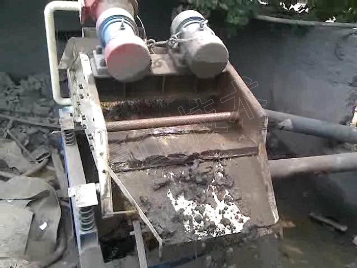 直線振動脫水篩工作現場